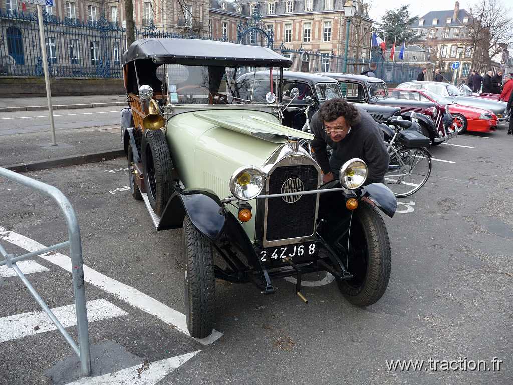 2009_03_01_colmar (11).jpg - 01/03/2009 - 68000 COLMAR, parking de l'ancienne sous-préfecture, Colmar Auto Rétro, MATHIS avec sa remorque